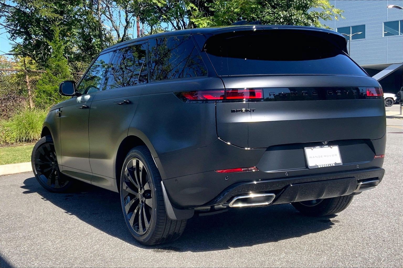 New 2027 Santorini Black Land Rover Dynamic SE image 12
