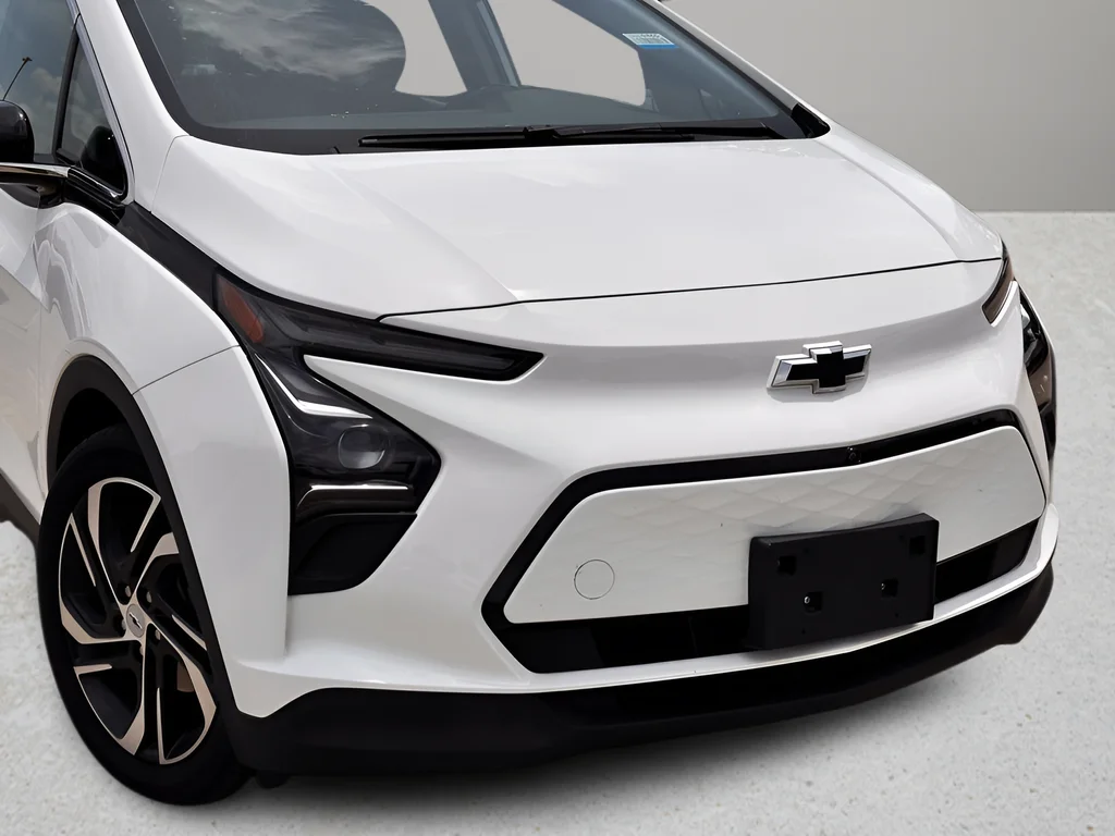Used 2023 Chevrolet Bolt EV 2LT with VIN 1G1FX6S00P4175799 for sale in Hurst, TX