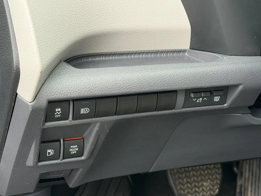 2024 Toyota Sienna XLE - Photo 22