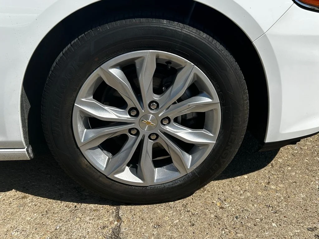 Used 2024 White Chevrolet LT image 32
