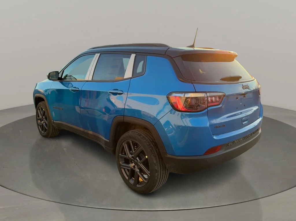 New 2026 Hydro Blue Pearl-Coat Exterior Paint Jeep Limited image 5