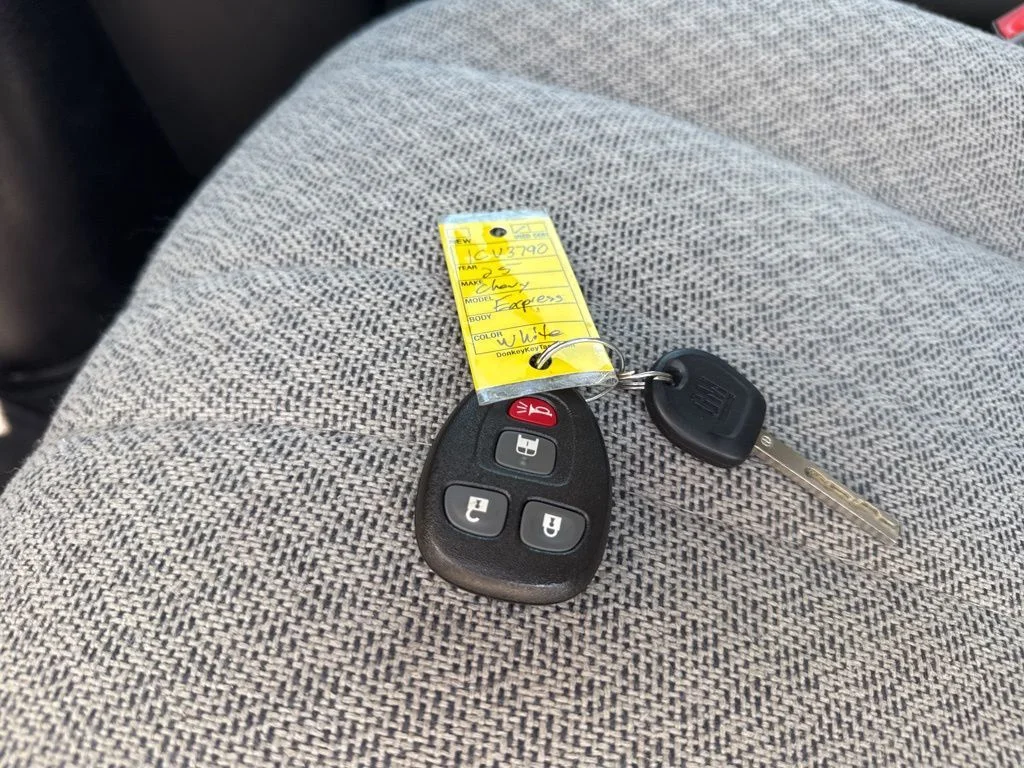 Used 2025 White Chevrolet LT image 29