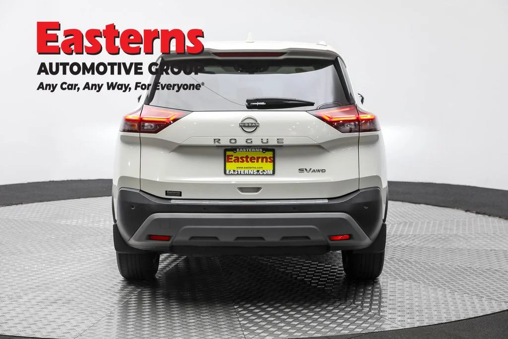 Used 2022 White Nissan SV image 6