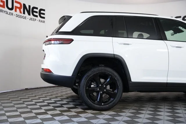 New 2025 Bright White Clear-Coat Exterior Paint Jeep Altitude X image 41