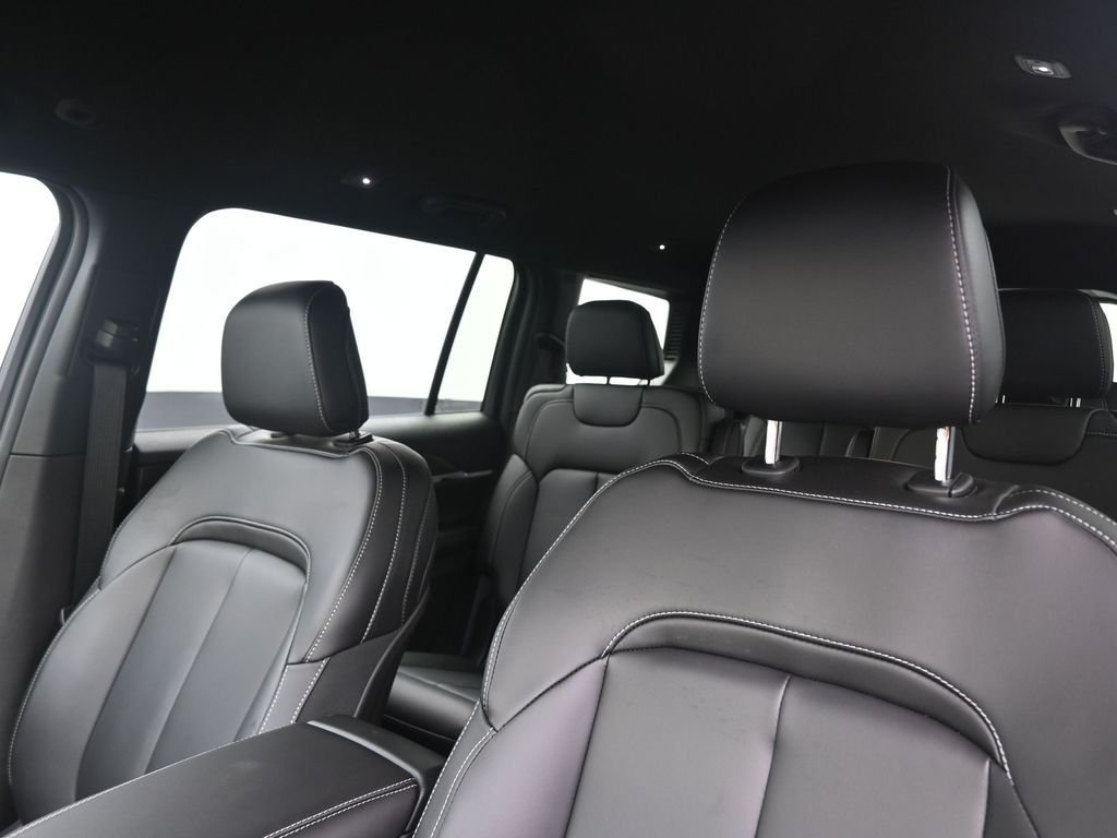New 2026 Bright White Clear-Coat Exterior Paint Jeep Limited image 2