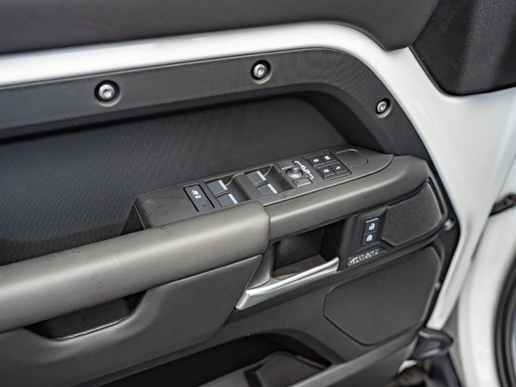 New 2026 Fuji White Land Rover X-Dynamic SE image 17