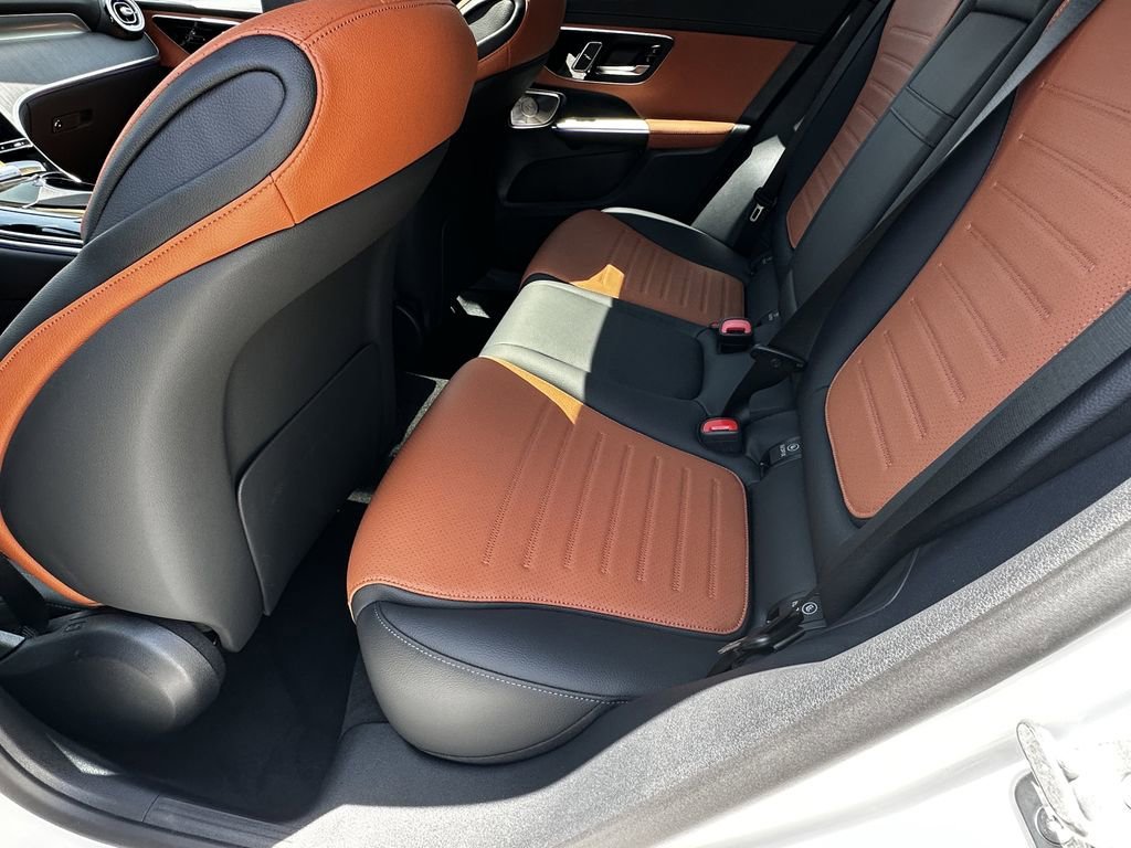 New 2026 Polar White Mercedes-Benz GLC 300 image 24