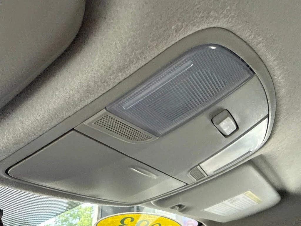 Used 2023 White Kia S image 21