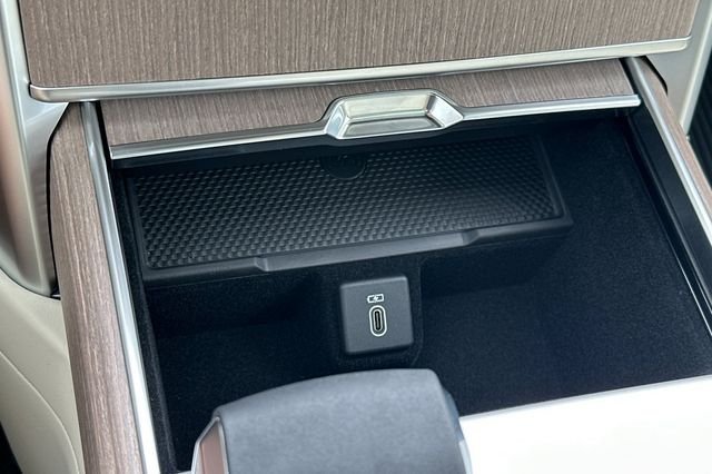 New 2026 Santorini Black LAND ROVER SE LWB 7-Seats / V8 image 19