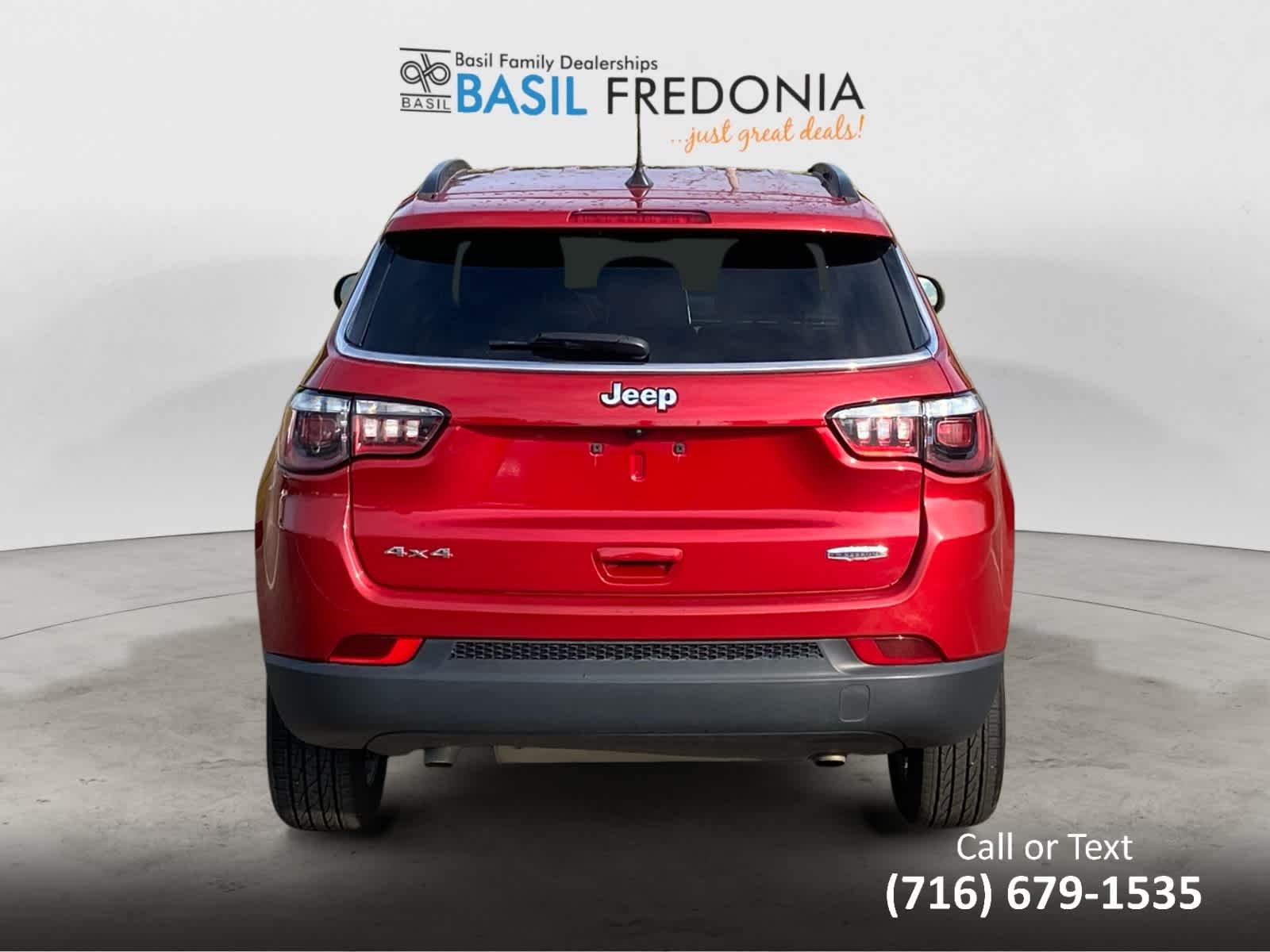 Used 2025 Red Hot Pearlcoat Jeep Latitude image 8