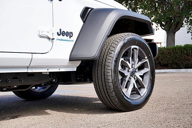 New 2025 Bright White Clear-Coat Exterior Paint Jeep Sport S 4xe image 9