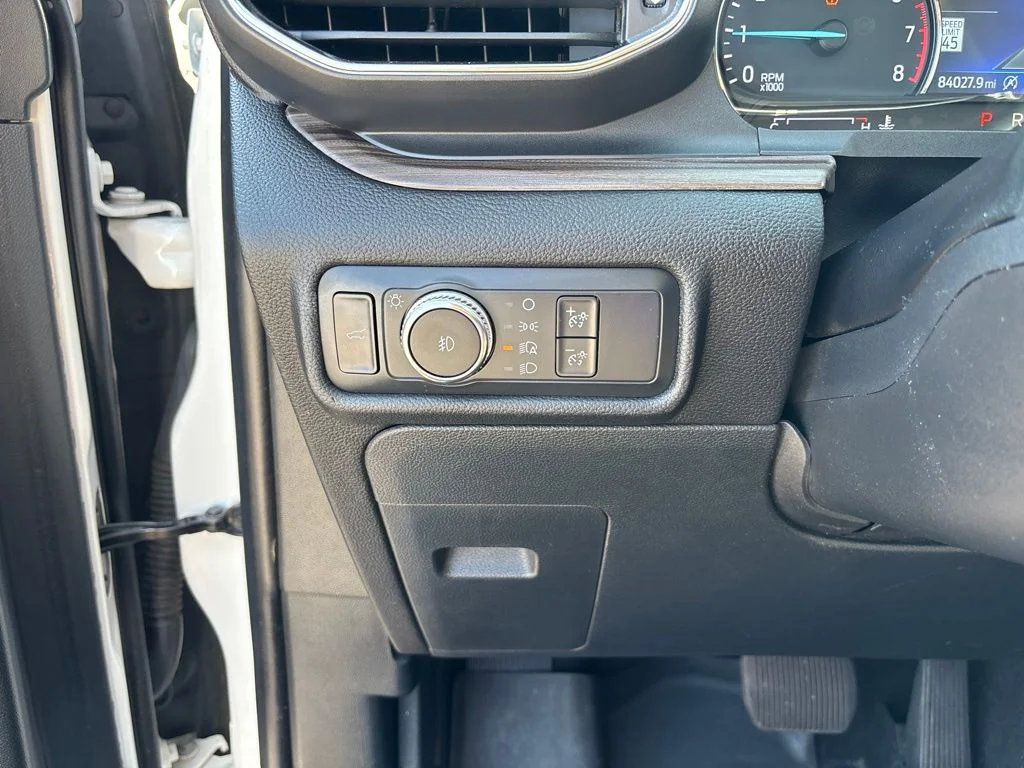 Used 2020 White Ford Limited image 13