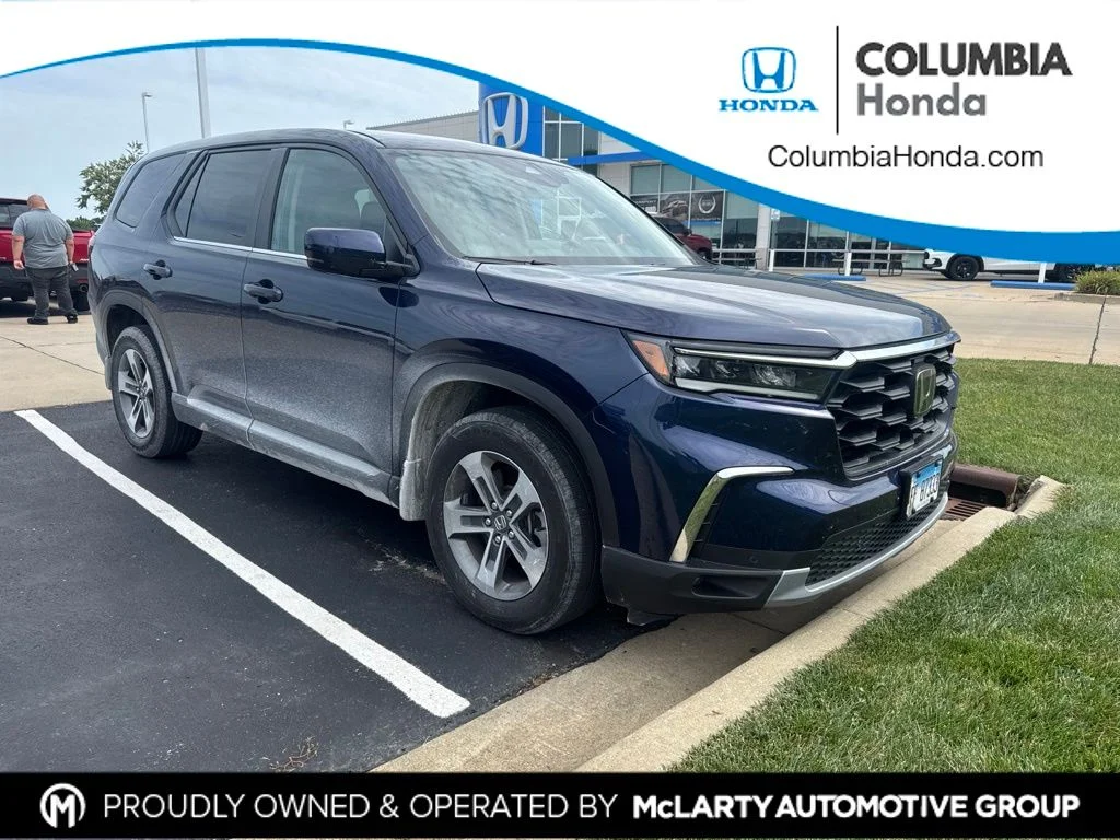 Used 2025  Honda EX-L image 1