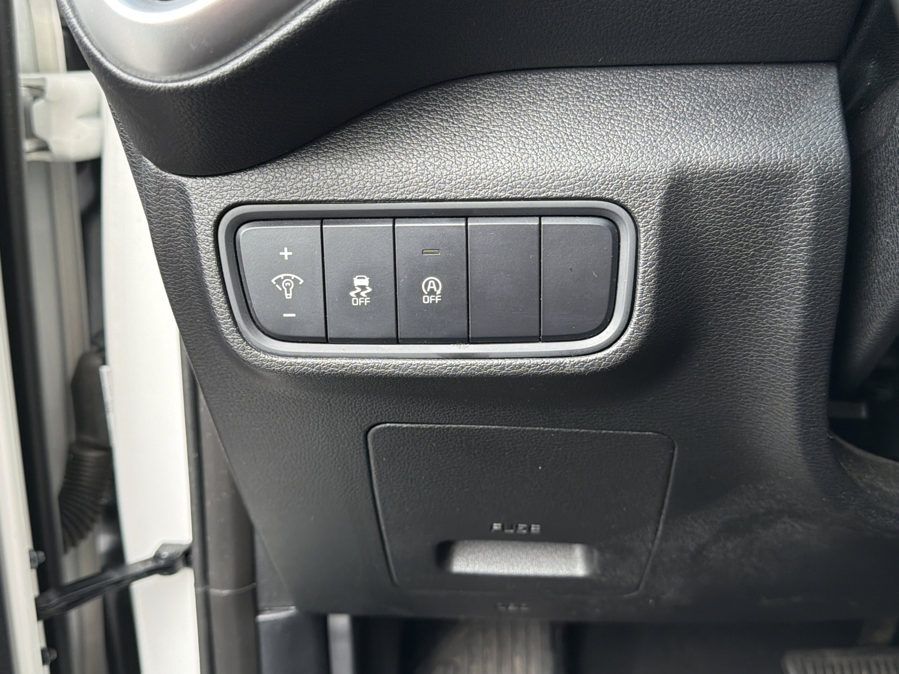 Used 2024 Snow White Pearl Kia LX image 20