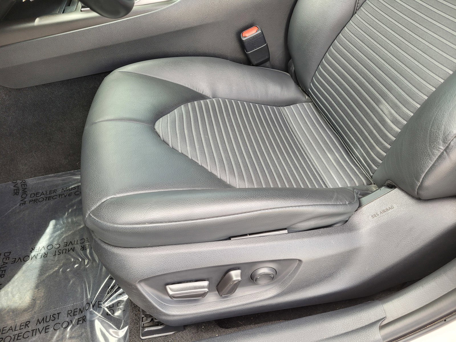 Used 2023 WHITE/BLK Toyota  image 14