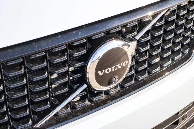 2026 Volvo XC40 Plus - Photo 12
