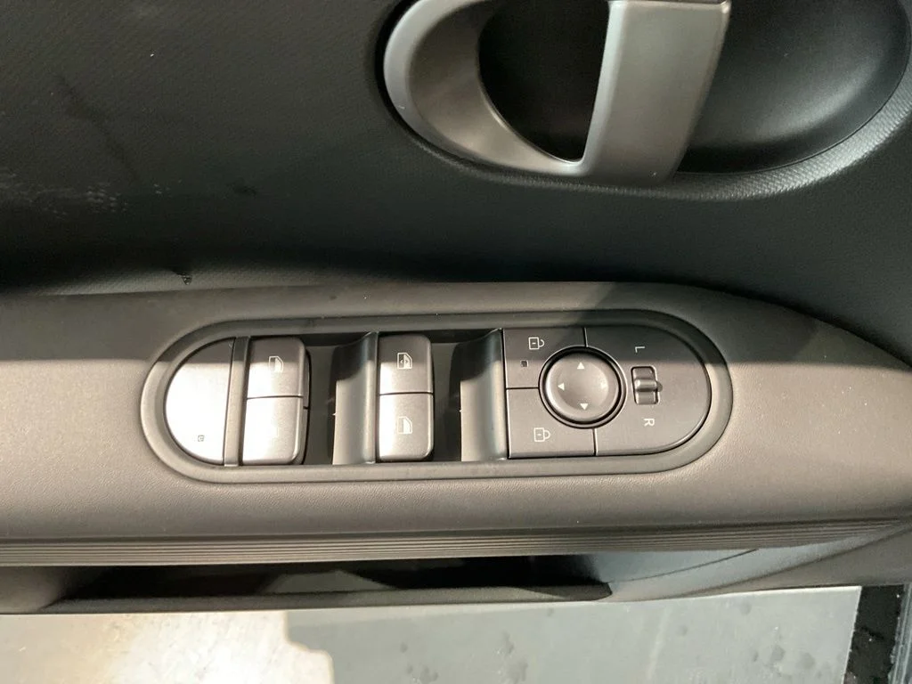 New 2027 Green Hyundai SE image 11