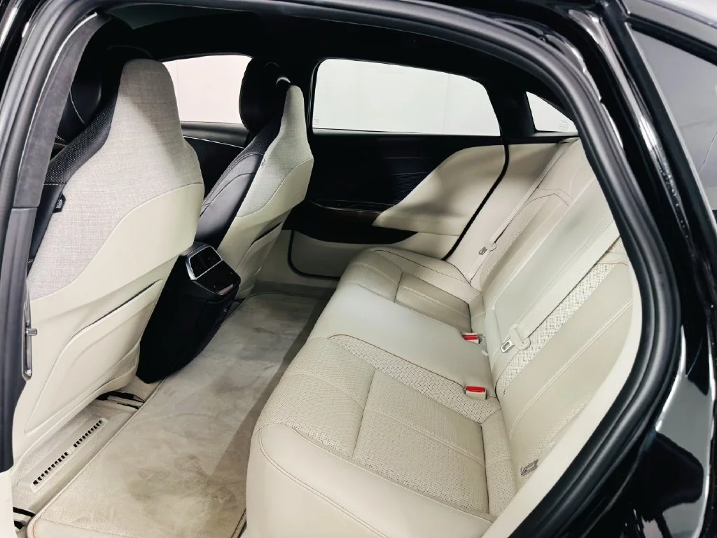 Used 2022 Black Lucid Grand Touring image 22