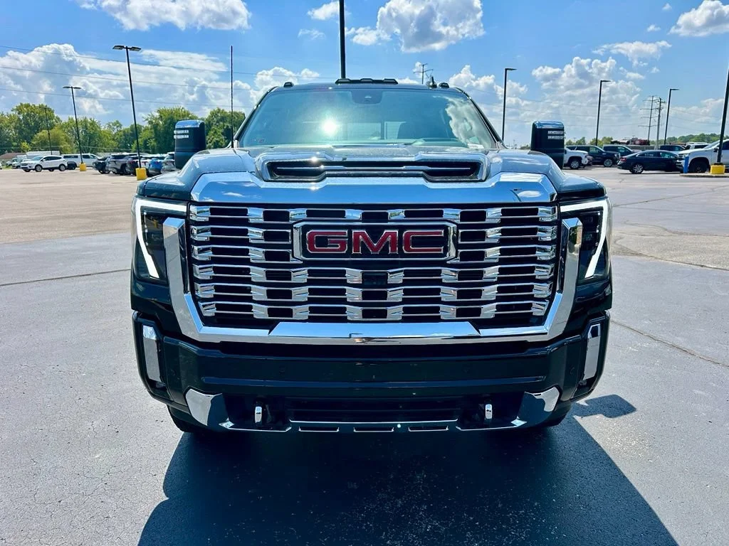 2026 GMC Sierra 3500HD Denali - Photo 10