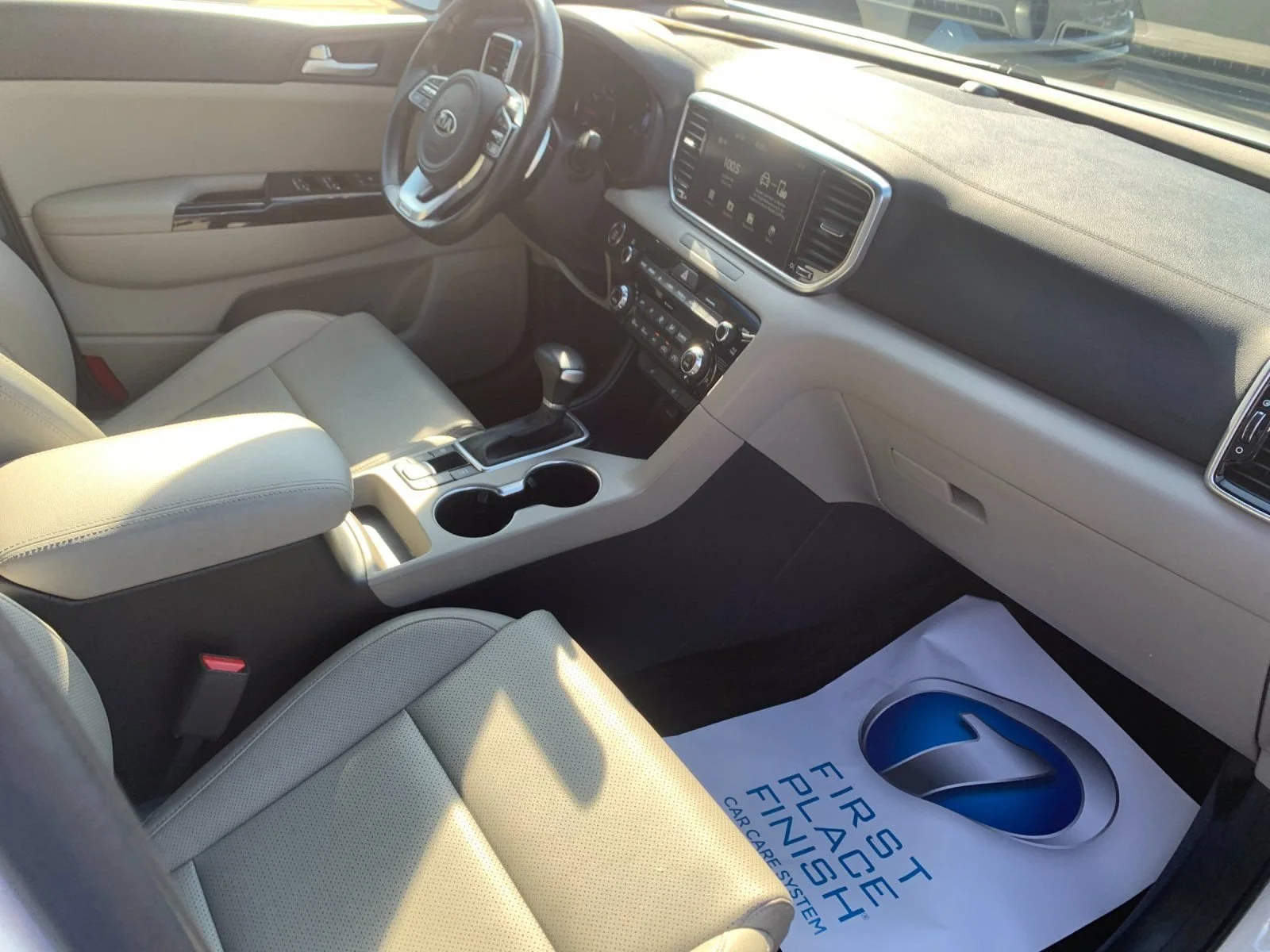 Used 2022 White Kia Nightfall Edition image 17