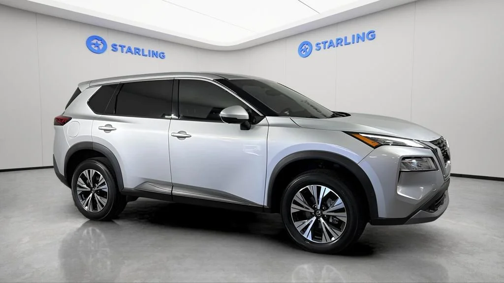 Used 2021 Silver Nissan SV FWD image 12