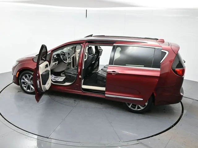 Used 2018 Velvet Red Pearlcoat Chrysler Limited image 39
