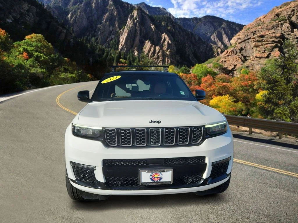 Used 2023 White Jeep Summit image 6