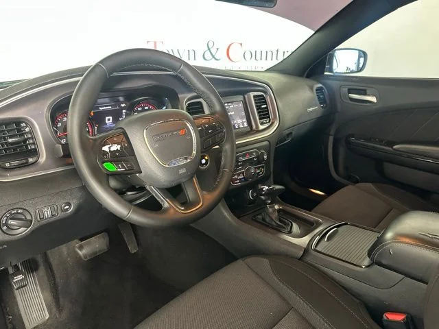 Used 2020  Dodge SXT image 17