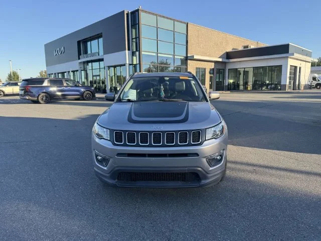 Used 2018 Silver Jeep Latitude image 2