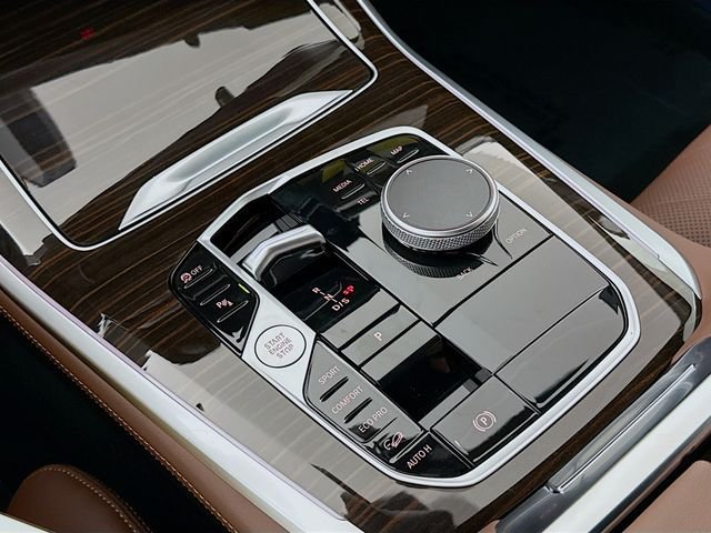 Used 2026 White Metallic BMW xDrive40i image 17