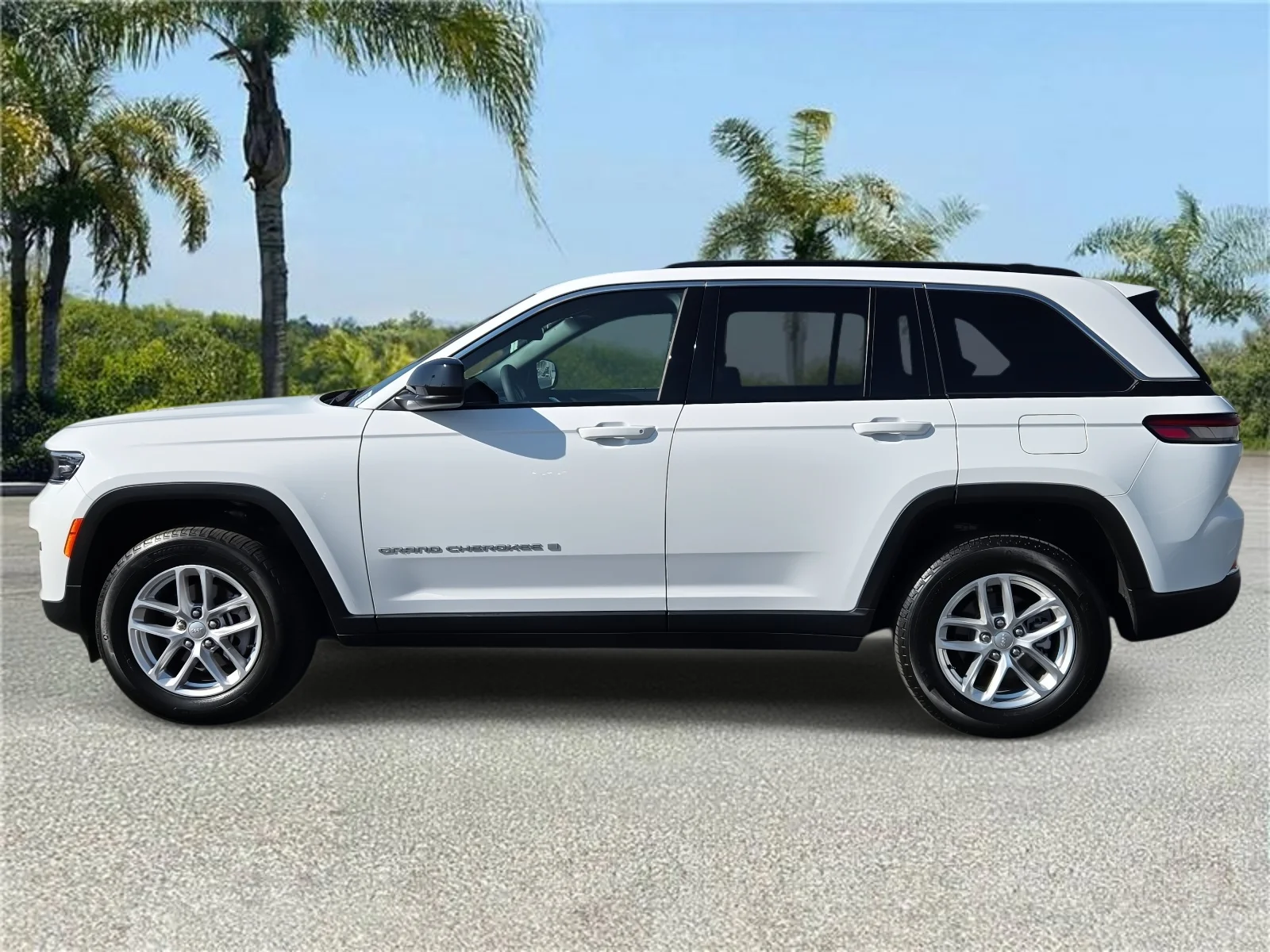 2025 Jeep Grand Cherokee Laredo - Photo 2