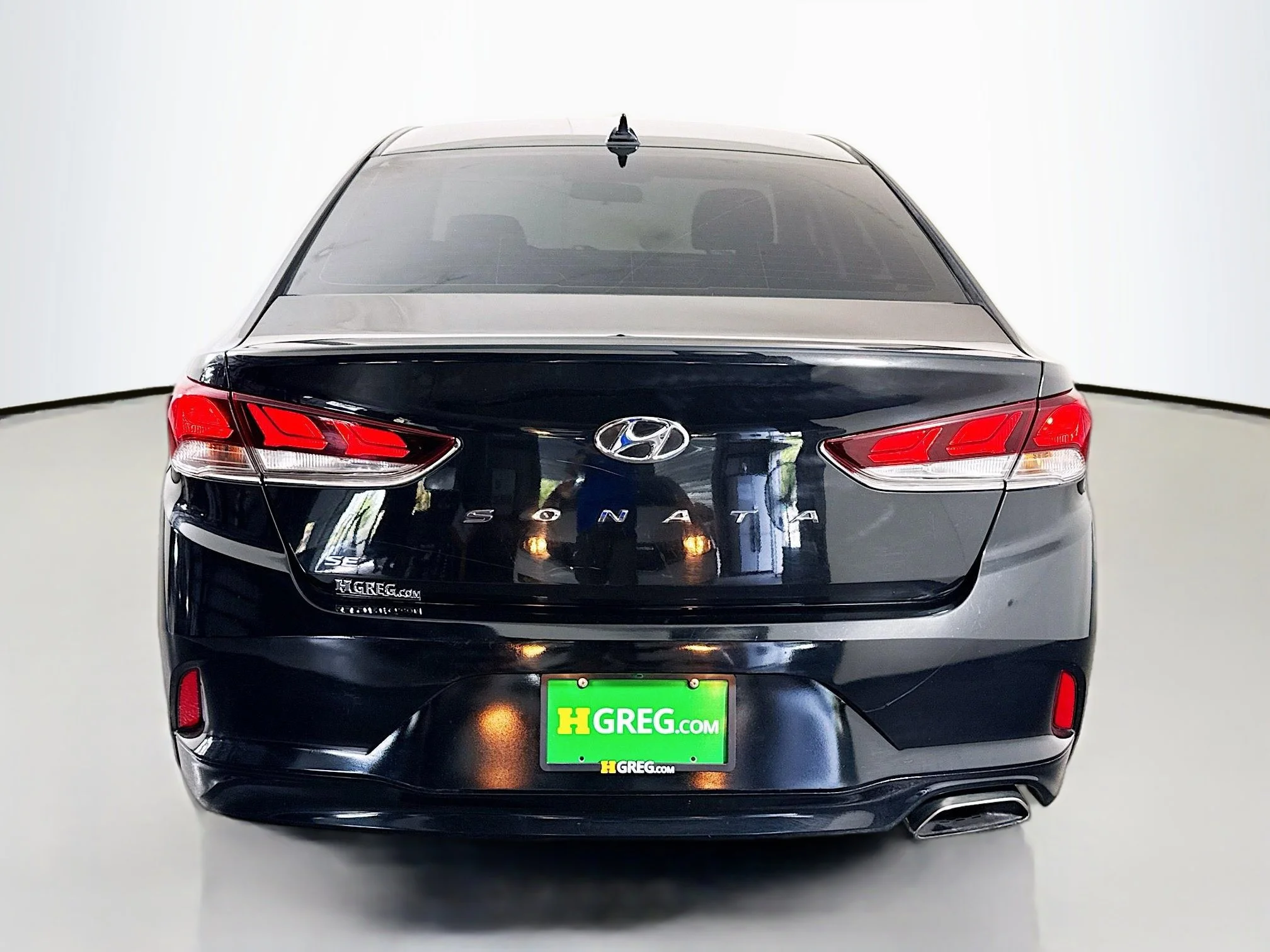 Used 2018 Phantom Black Hyundai SE image 6