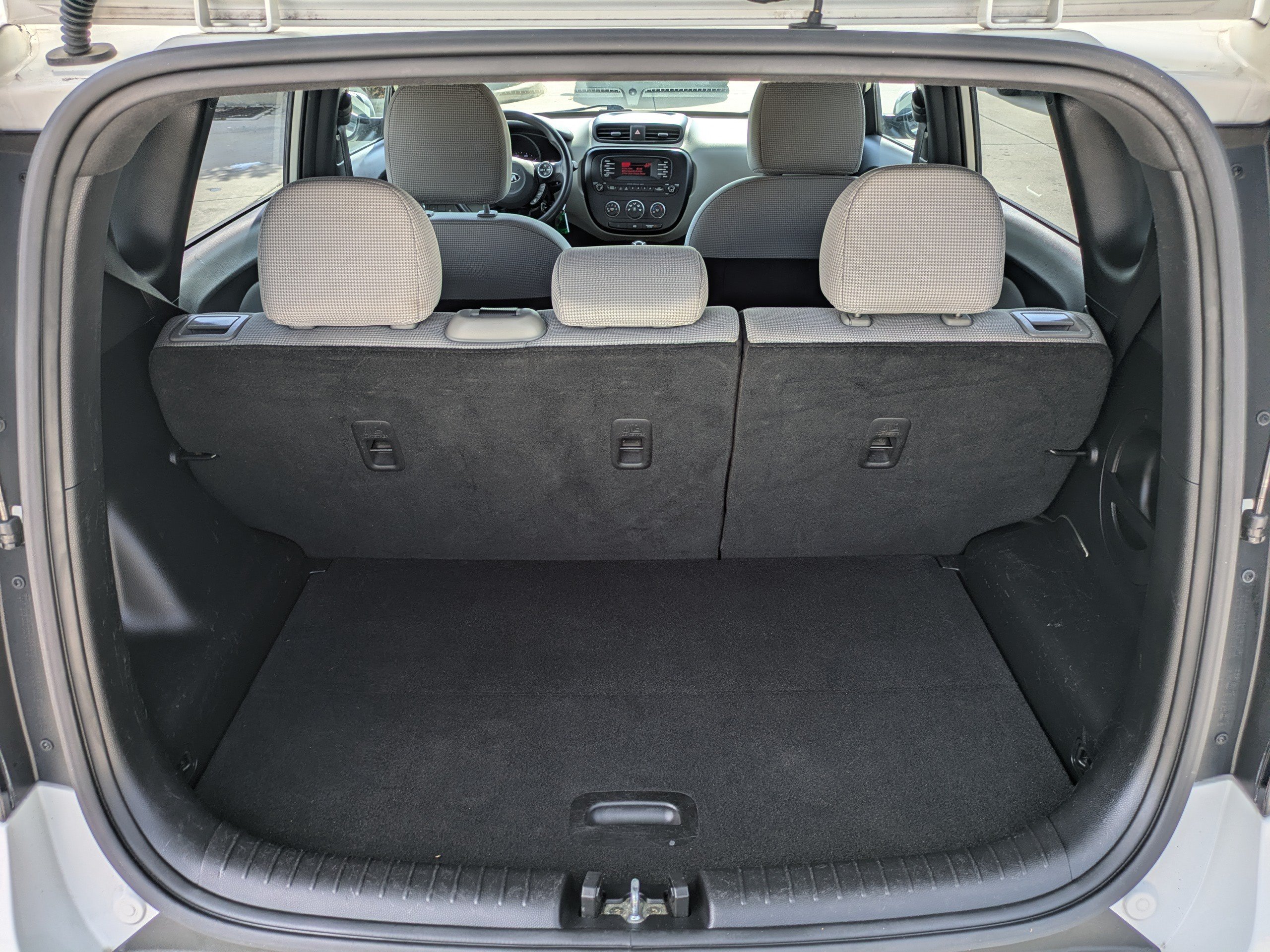 Used 2016 Clear White Kia BASE image 11