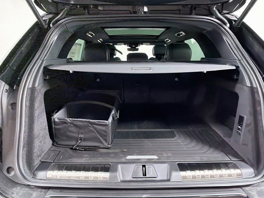 New 2027 Santorini Black Land Rover Dynamic SE P400 image 28