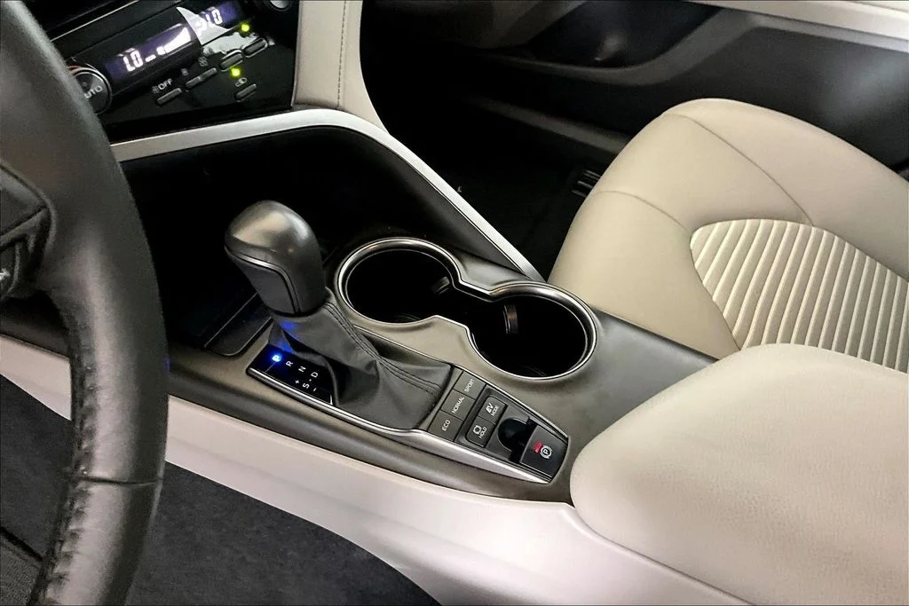 Used 2024 Ice Toyota SE image 13