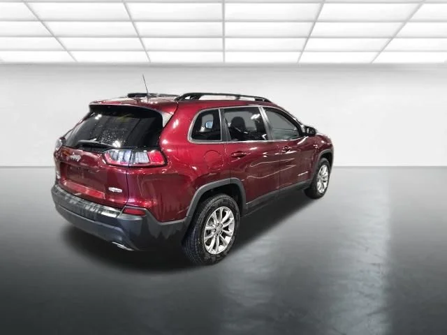 Used 2022 Red Jeep Latitude Lux image 5