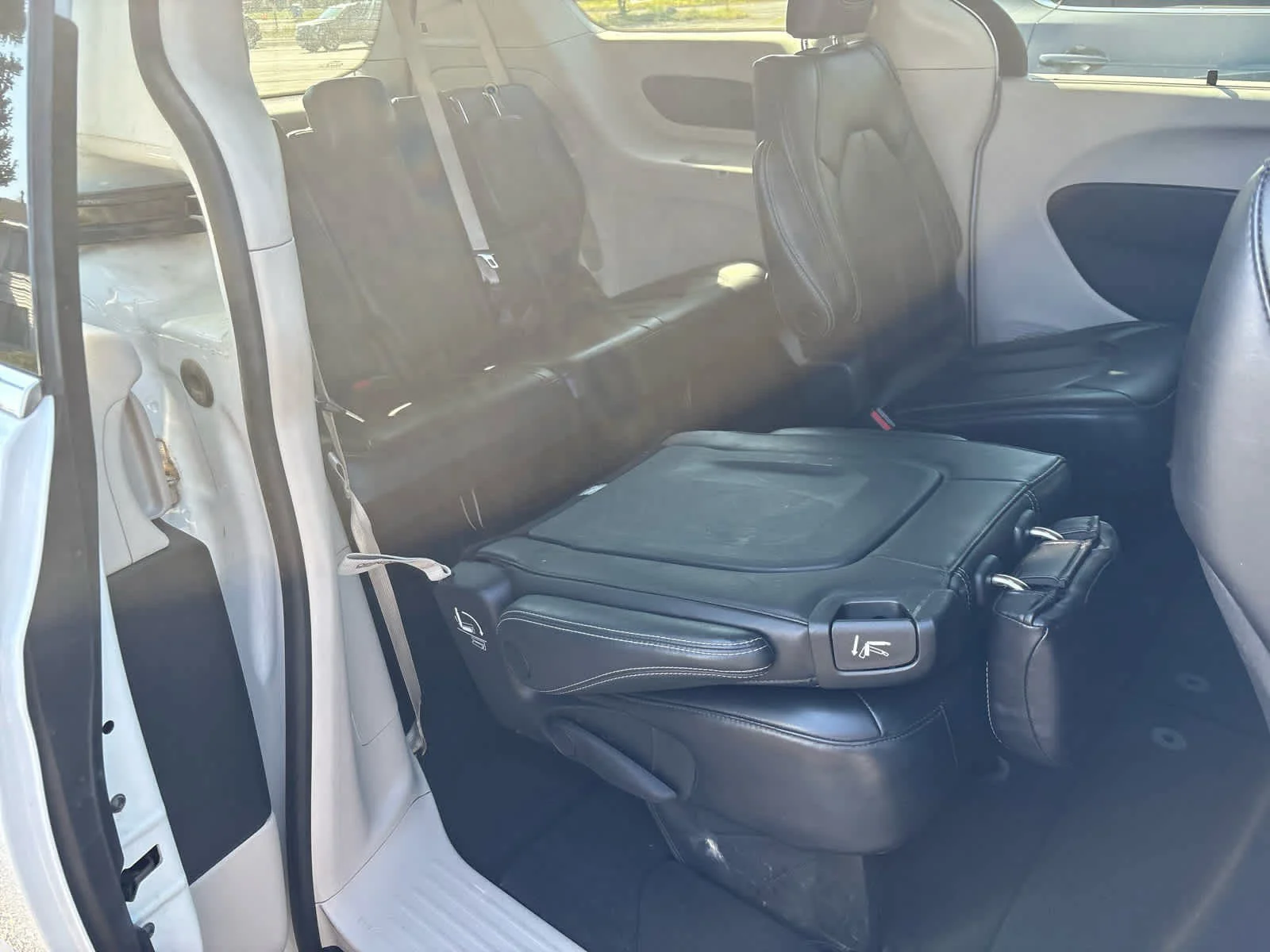 Used 2023 Bright White Clearcoat Chrysler Touring L image 8