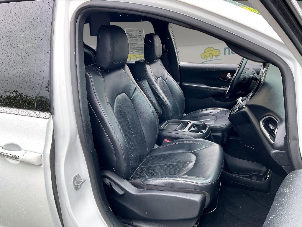 Used 2020 Bright White Clearcoat Chrysler Touring L image 10