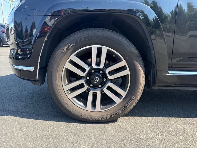 Used 2017 Midnight Black Metallic Toyota SR5 image 28