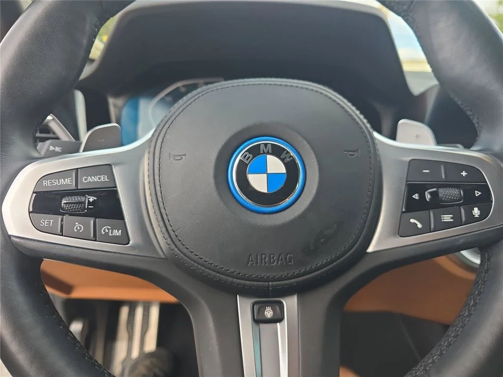 Used 2022 White BMW 330e xDrive image 23