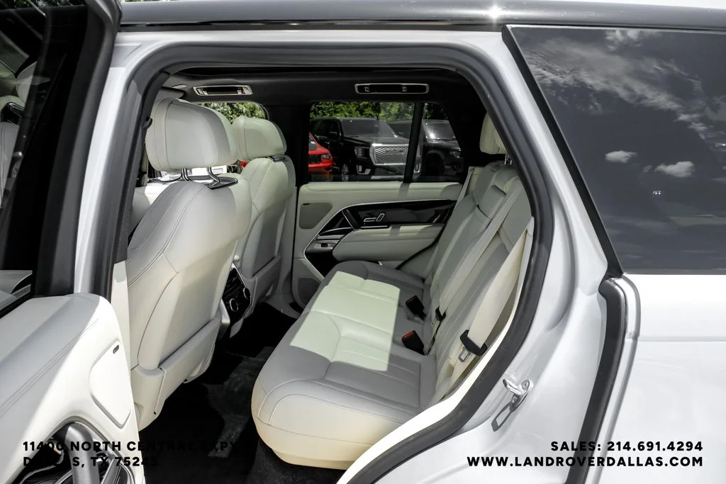 Used 2023 Hakuba Silver Metallic Land Rover SE image 43