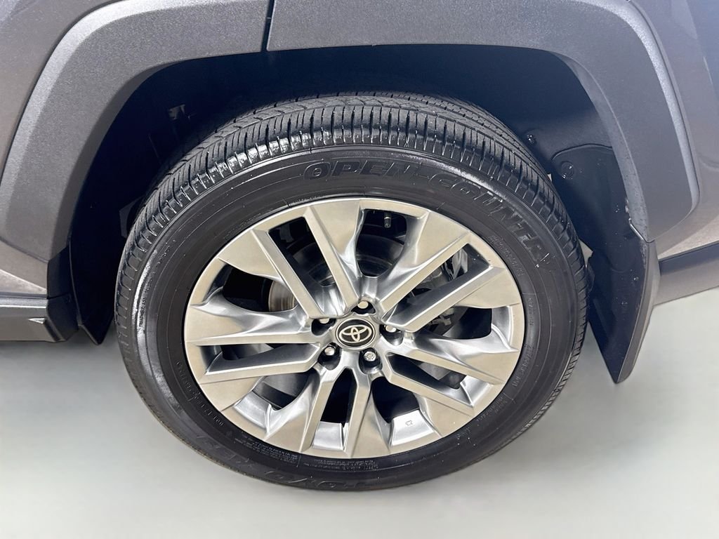 Used 2024 Magnetic Gray Metallic Toyota XLE Premium image 30