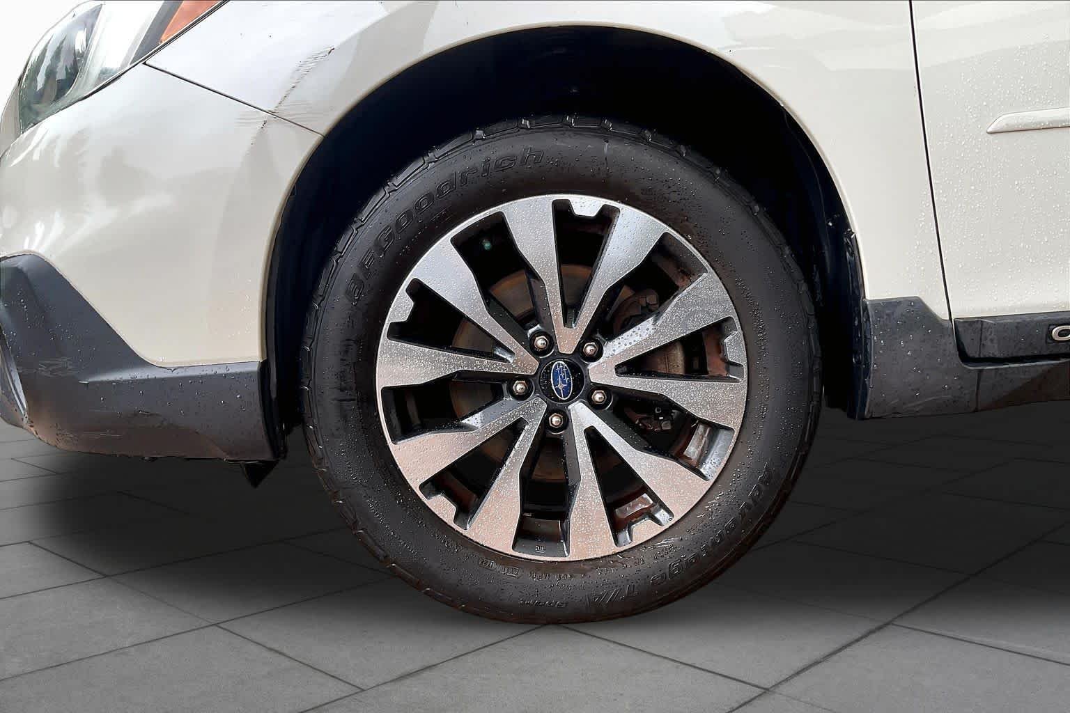 Used 2015 Crystal White Pearl Subaru 2.5i Limited image 10