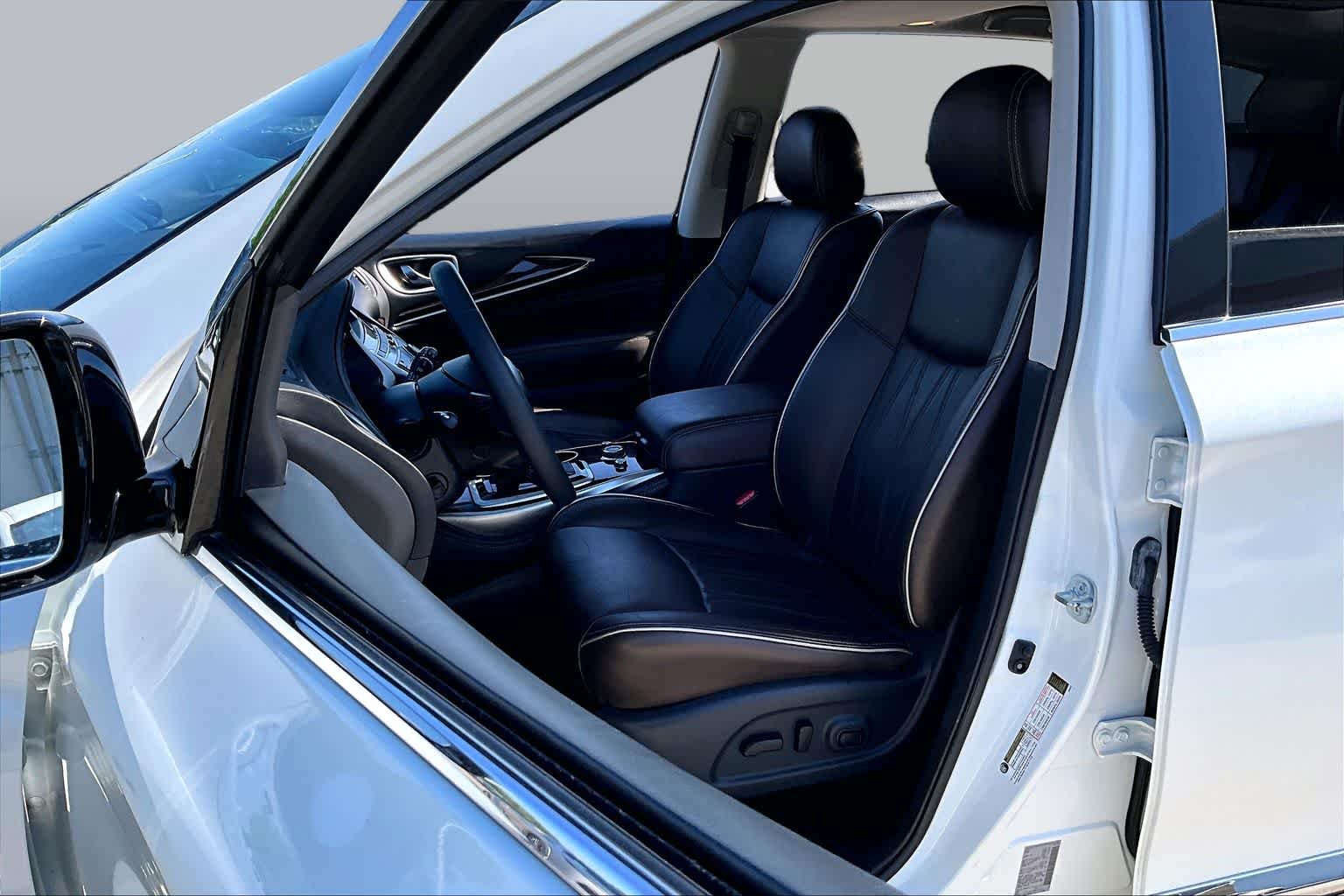 Used 2020 Majestic White INFINITI LUXE image 8