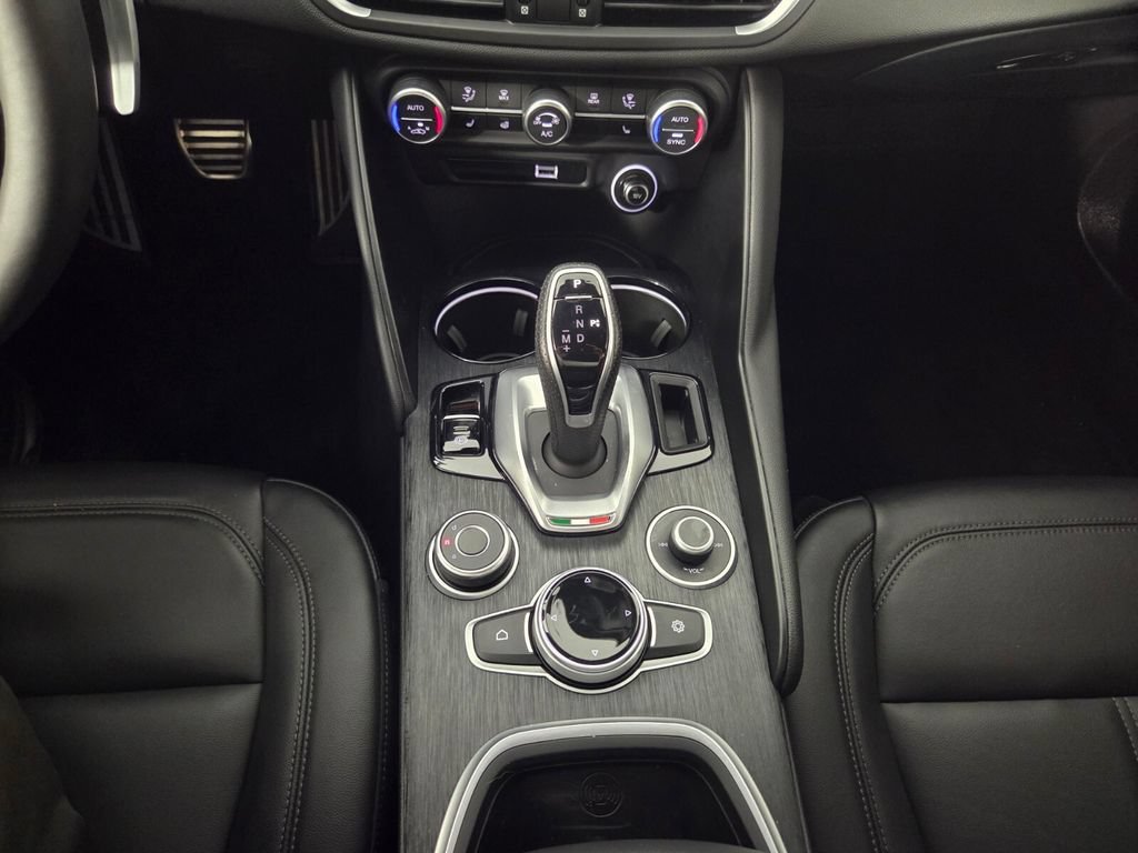 2022 Alfa Romeo Giulia Base - Photo 12