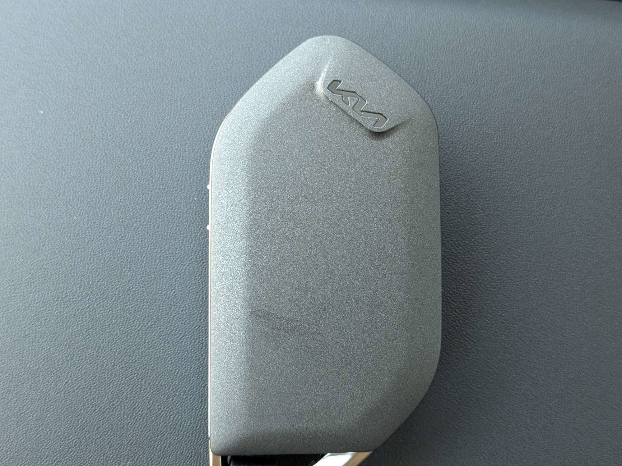 New 2026 Snow White Pearl Kia LXS image 36