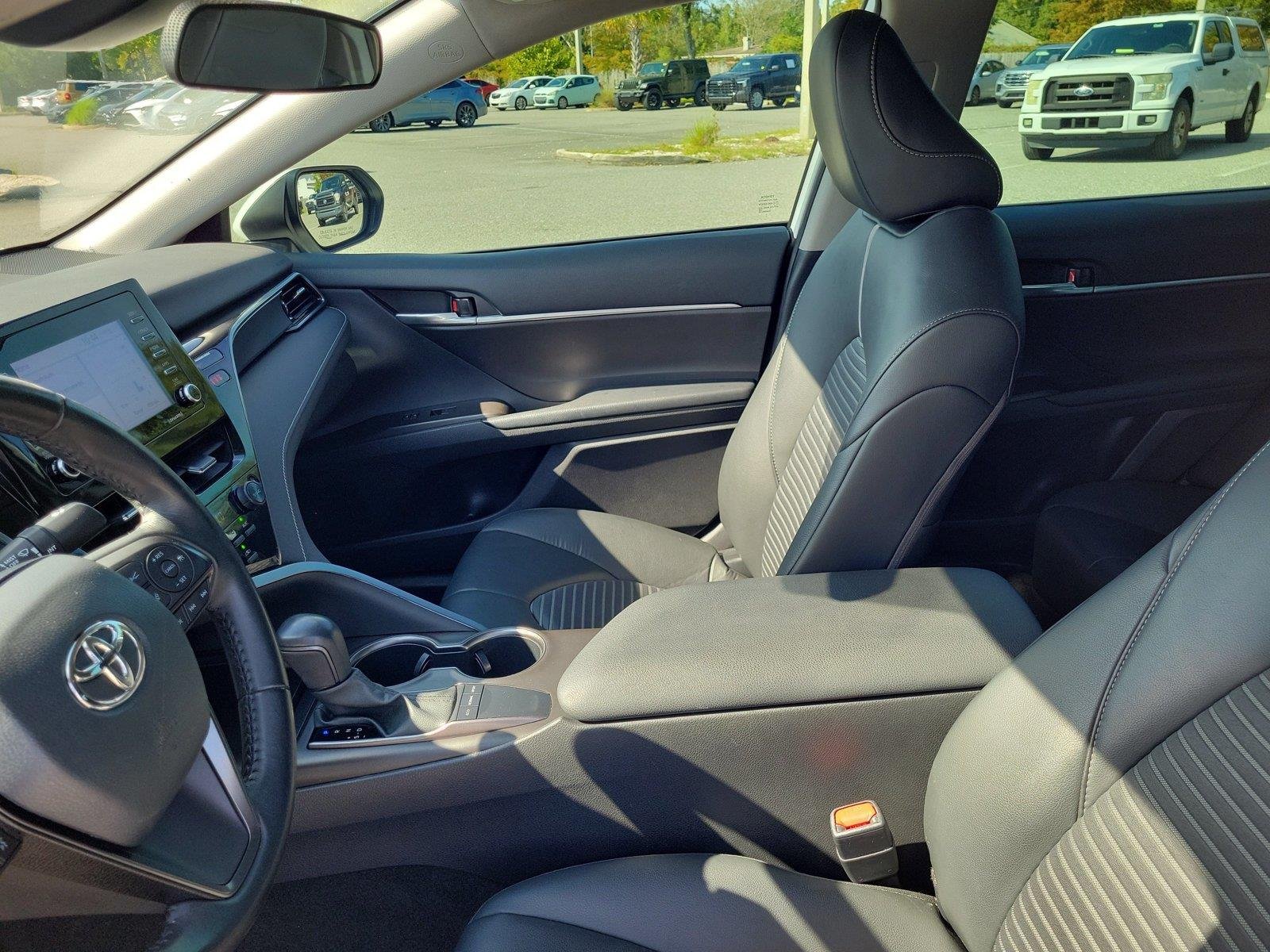 Used 2023 Ice Cap Toyota SE image 18