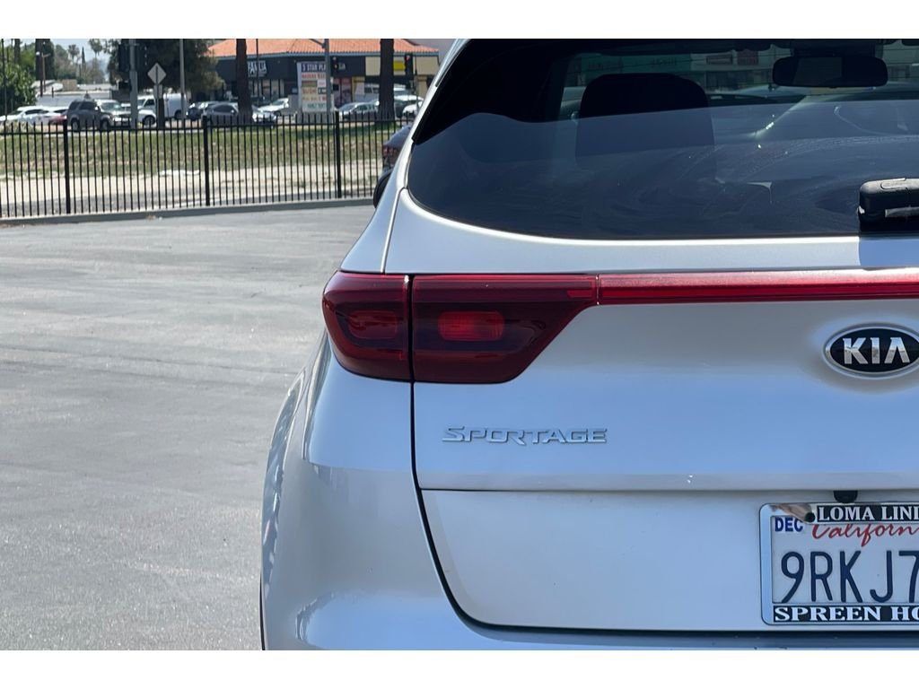 Used 2021 Sparkling Silver Kia LX image 14