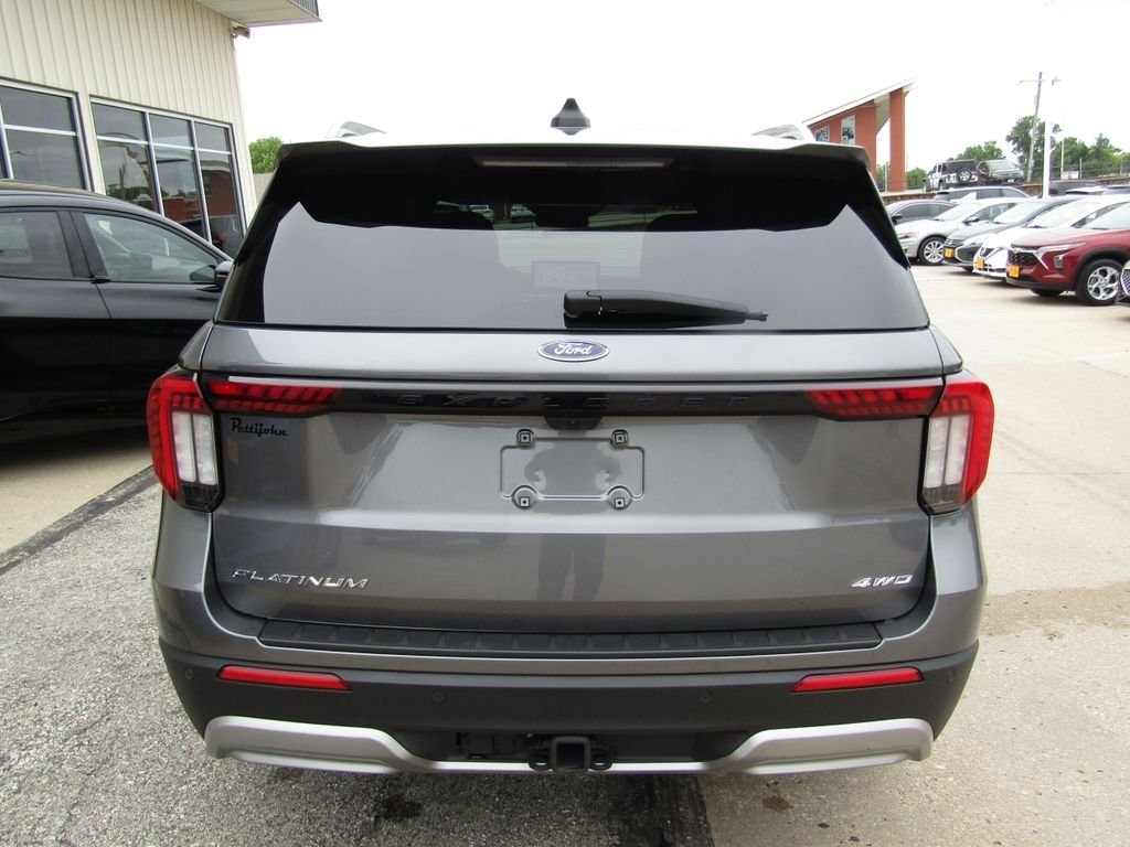 Used 2025 Gray Ford Platinum image 4
