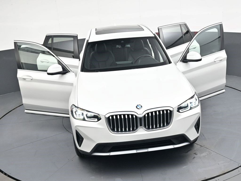 Used 2024 White Metallic BMW xDrive30i image 37